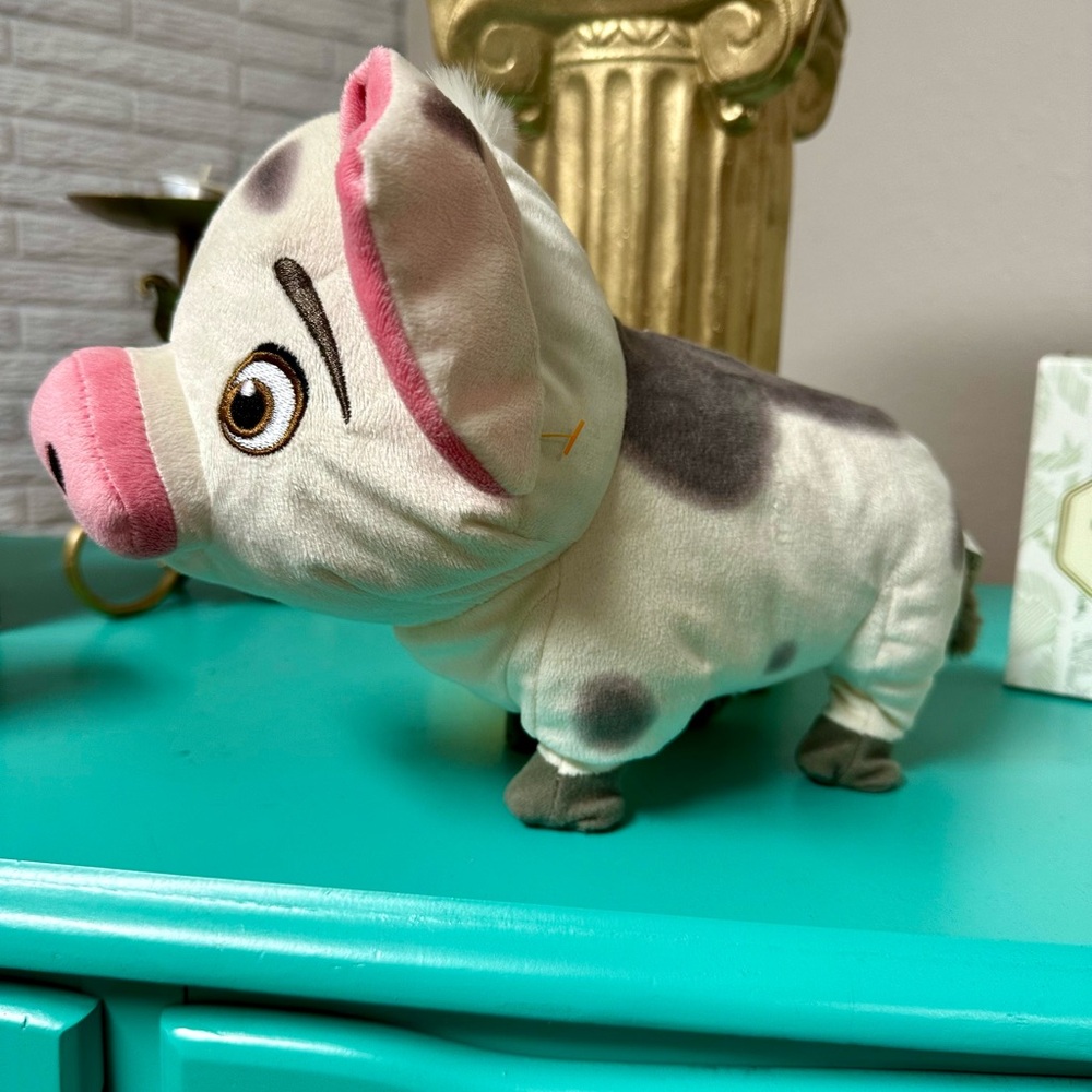 Disney’s Moana, Pua snort and walk pig. - Picture 3 of 3